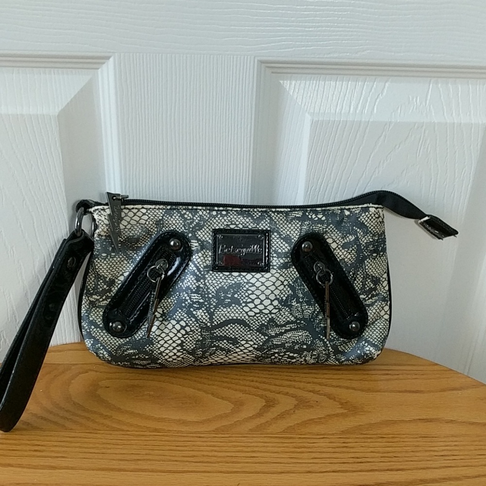 Betseyville wristlet Final Price